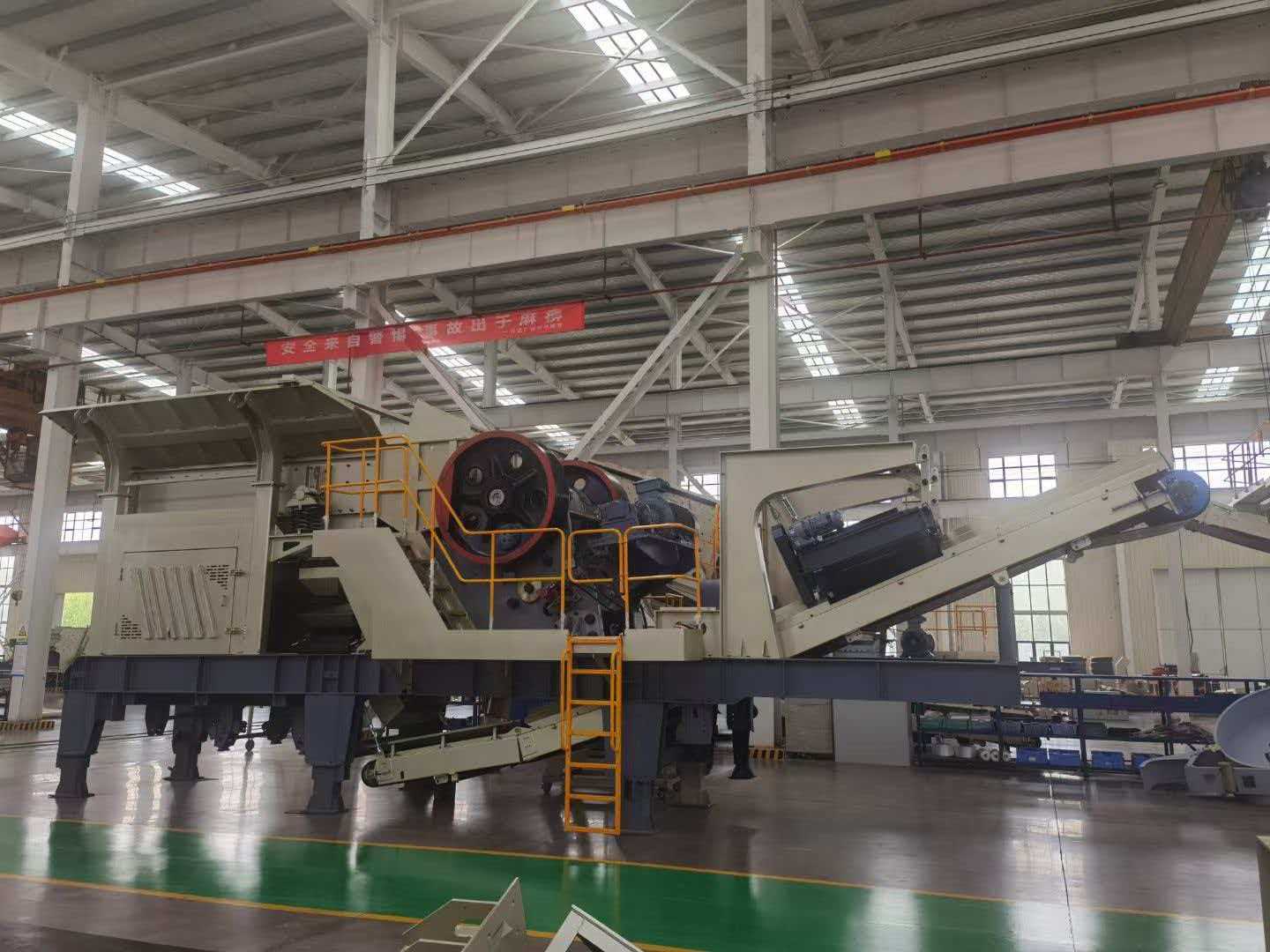 SUNREX SNE mobile jaw crusher plant workshop