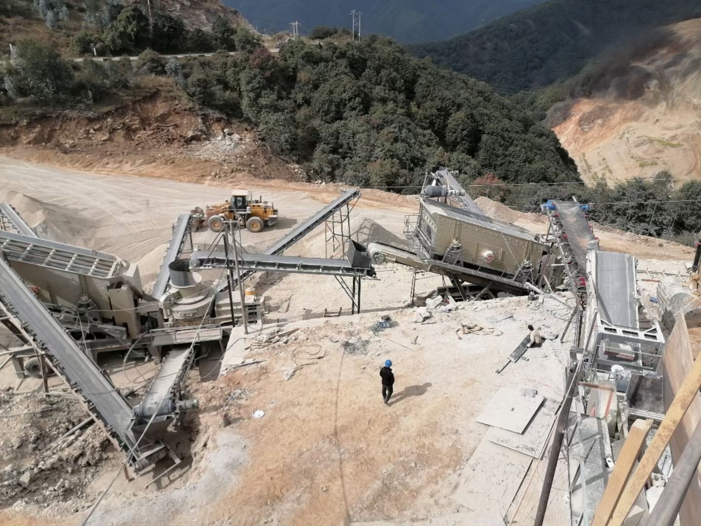 Mobile sand-making line at site